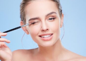 5 Tips Agar Makeup Tetap Tahan Lama di Cuaca Panas