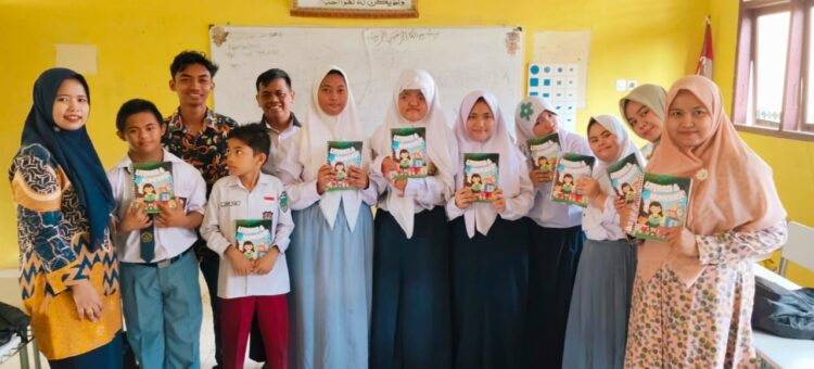 Wujudkan Pendidikan Merata: Universitas Rokania Implementasikan Media AR di SLB Negeri Rokan Hulu sebagai Outcome Riset DRTPM