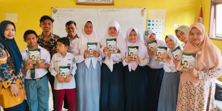 Wujudkan Pendidikan Merata: Universitas Rokania Implementasikan Media AR di SLB Negeri Rokan Hulu sebagai Outcome Riset DRTPM